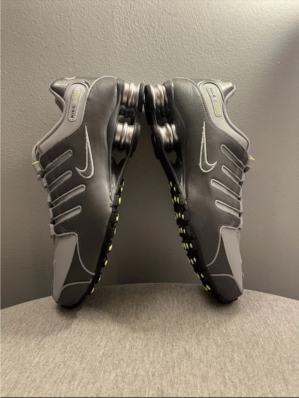 Nike Shox NZ Dark Grey/Wolf Grey/Volt Athletic Men’s Shoe Size 9.5 378341-009 - Picture 7 of 11